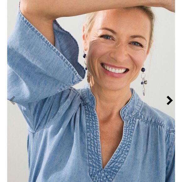 Chicos chambray top with bell sleeve. Size 16/18 - Picture 5 of 11